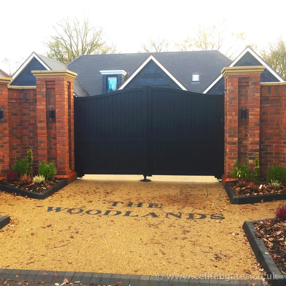 Cellfab Ltd Aluminium Full Privacy Driveway Gate Vertical Solid