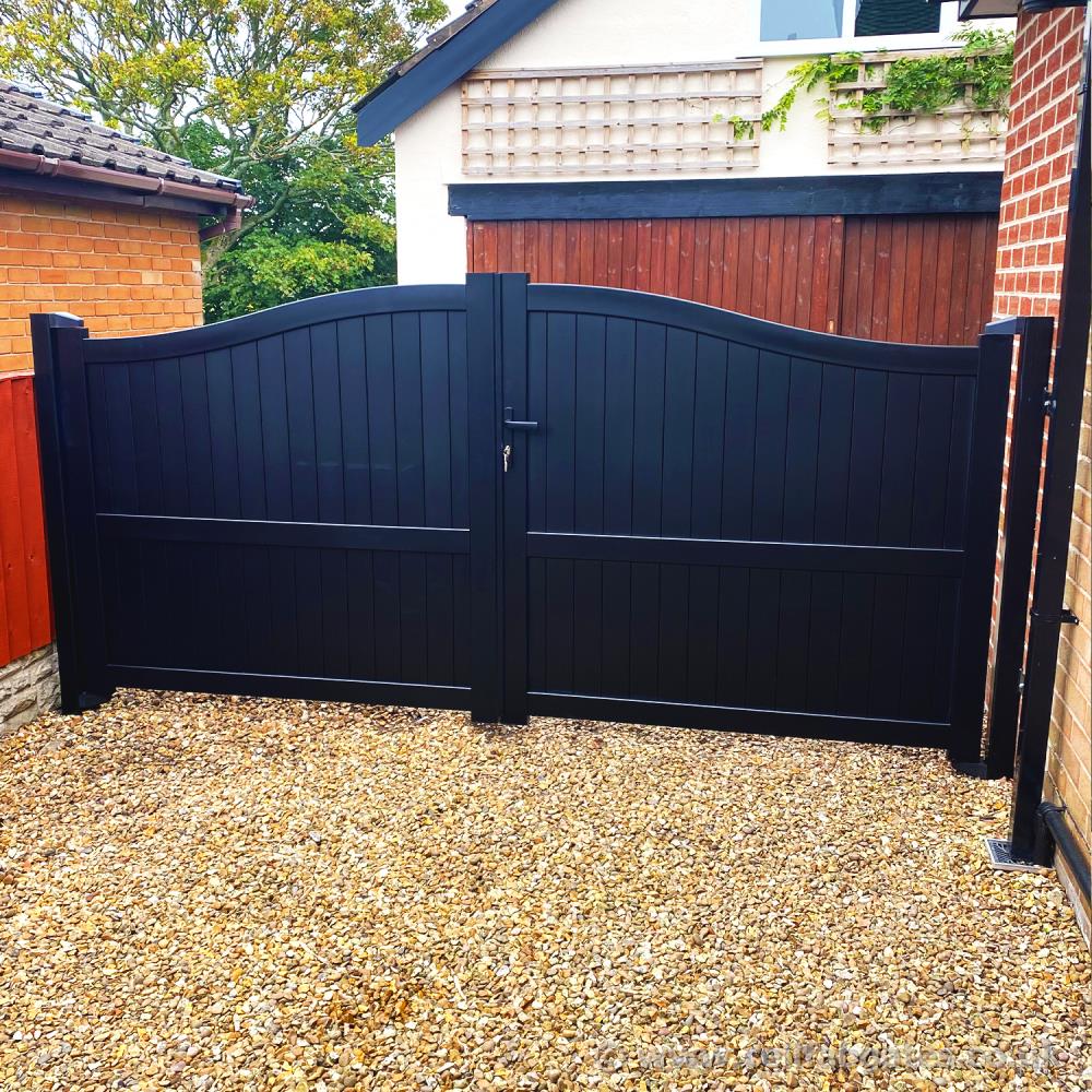 Cellfab Ltd - Aluminium Full Privacy Driveway Gate - Vertical Solid